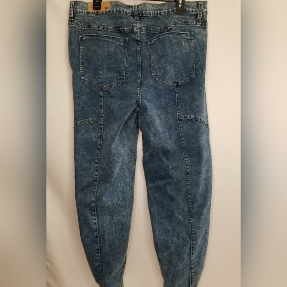 BLUE TURTLE | Medium Blue High Waist Denim Jeans (Size: 18) - Picture 3 of 7